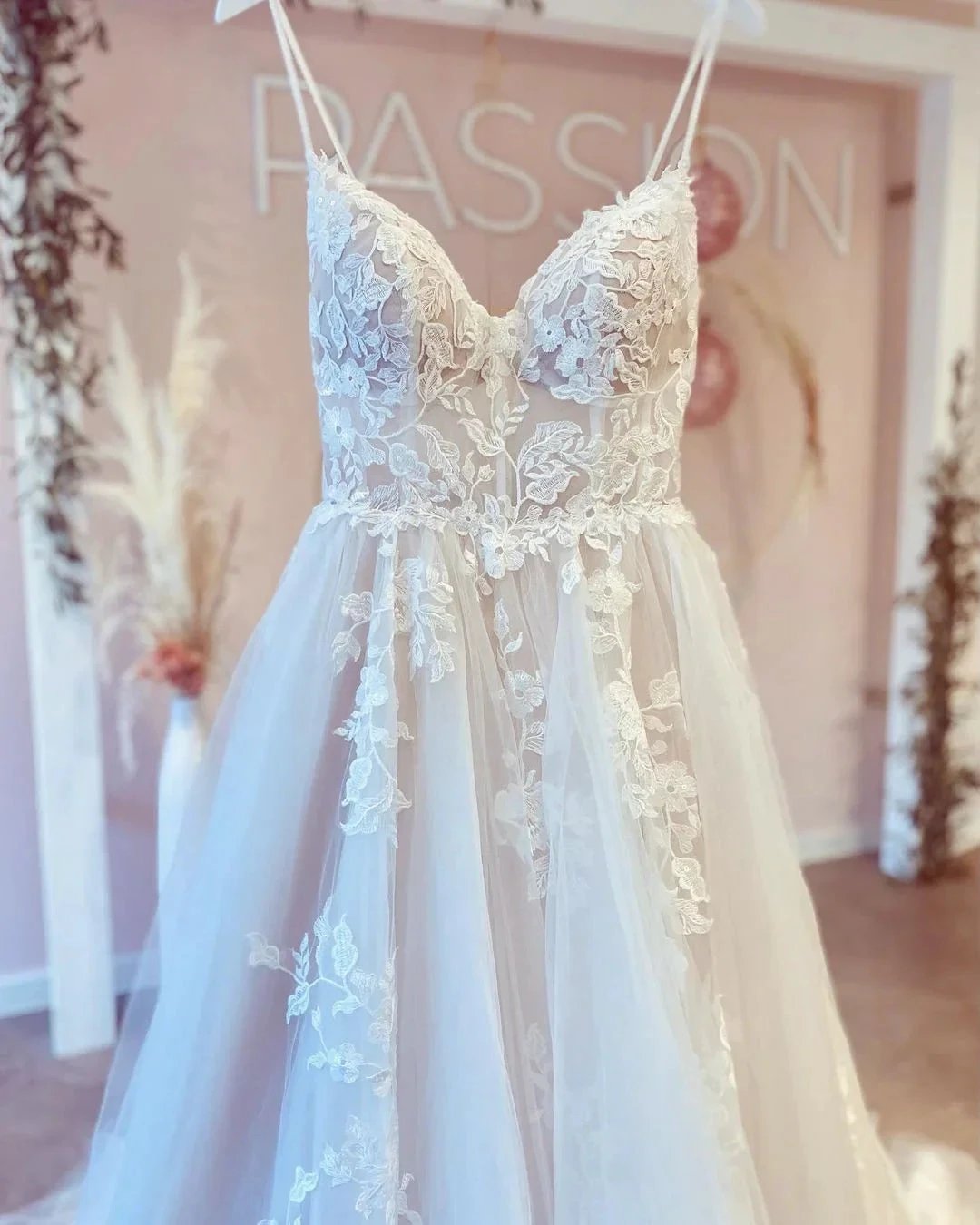 Gorgeous Long A-line V-neck Spaghetti Straps Tulle Backless Wedding Dress (ZD14456)