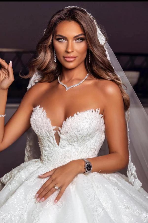 Gorgeous Long Ball Gown Sweetheart Tulle Wedding Dresses with Appliques Lace (ZD16728)