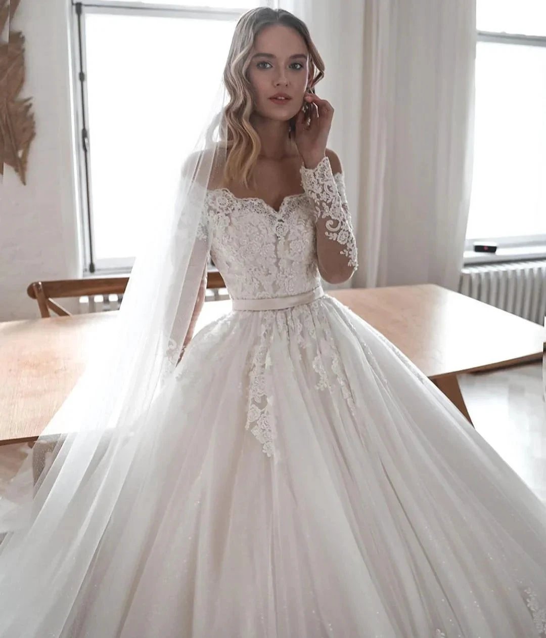 Gorgeous Long Ball Gowns Lace Tulle Wedding Dresses with Sleeves (ZD15017)