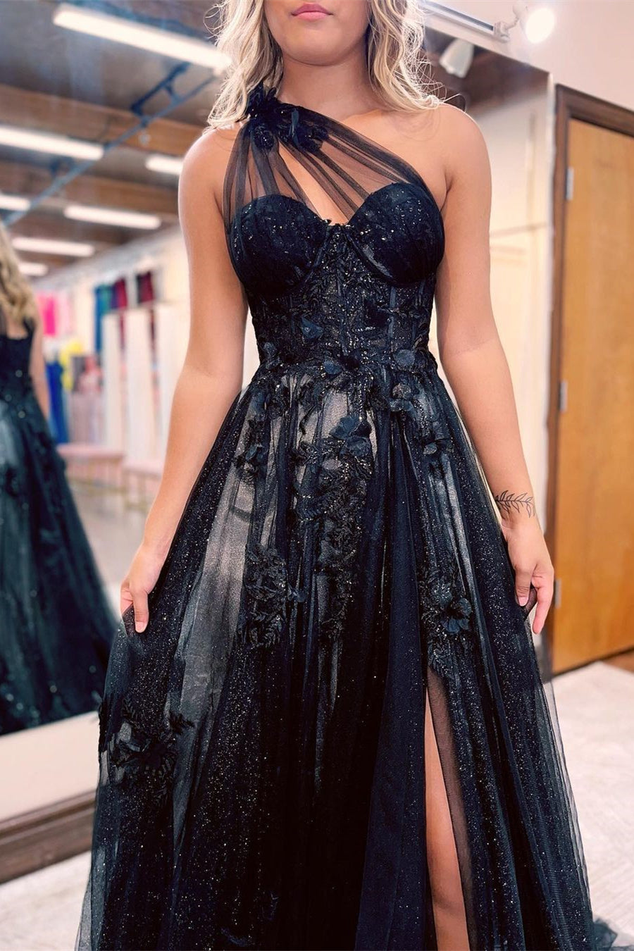 Gorgeous Long Black One-Shoulder A-Line Lace Prom Dress Split Online