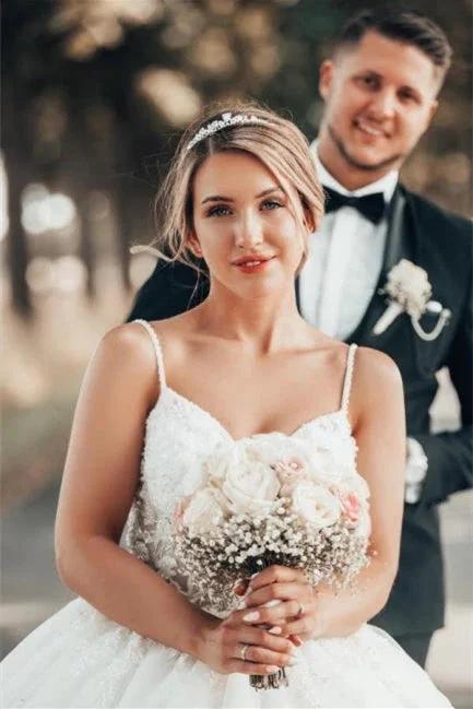 Gorgeous Princess V-neck A-line Wedding Dress With Lace (ZD14622)