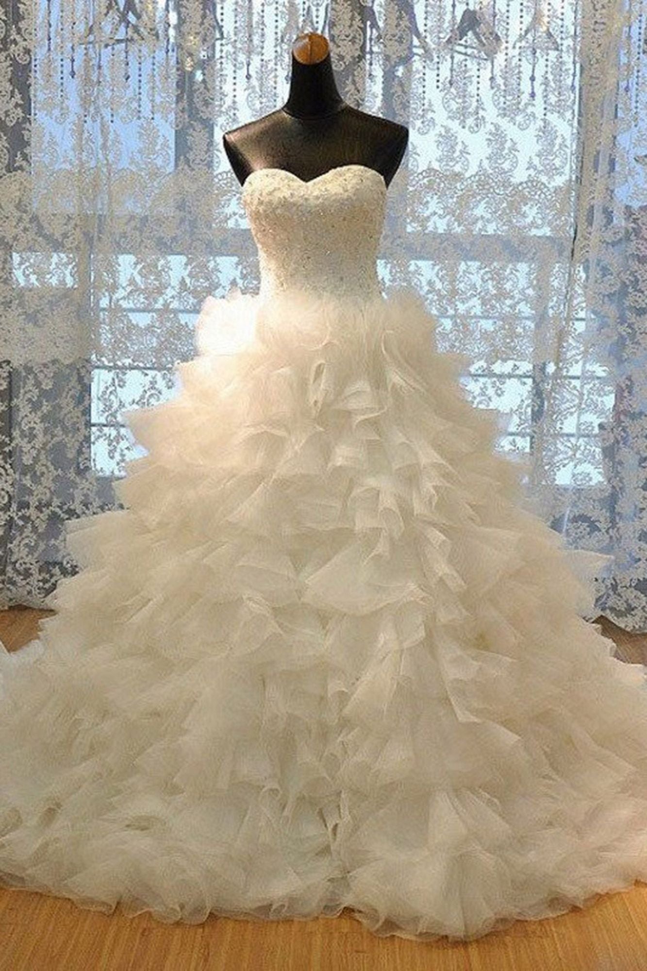 Gorgeous Sweetheart Lace Appliques Wedding Dress Tulle Ruffles Bridal Gowns (ZD17426)