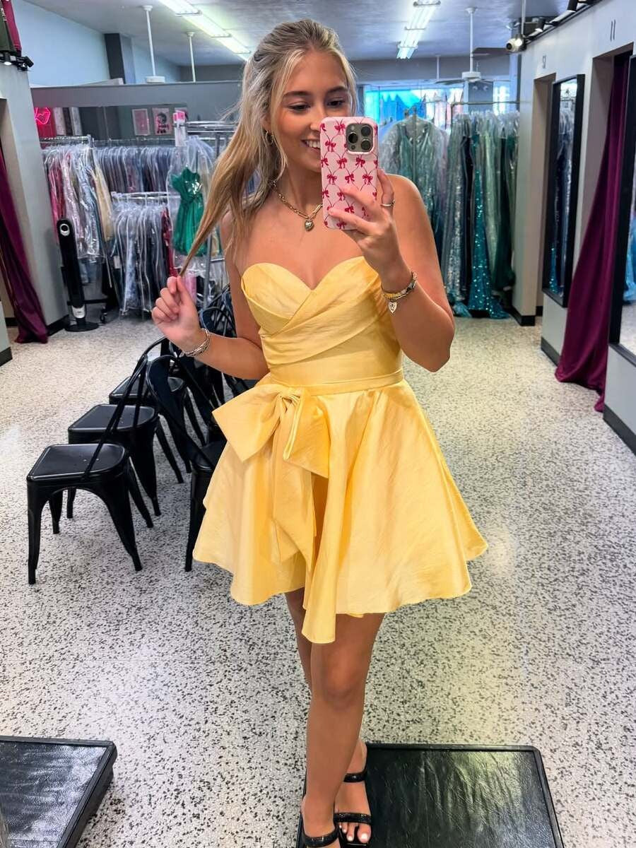 A-Line Strapless Short Homecoming Dress wtih Bow - FashionDia
