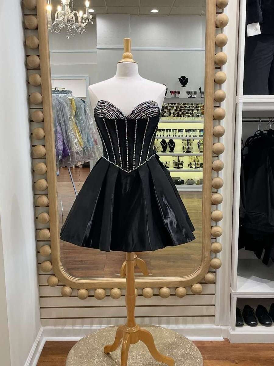 A-line Beaded Sweetheart Short Homecoming Dress