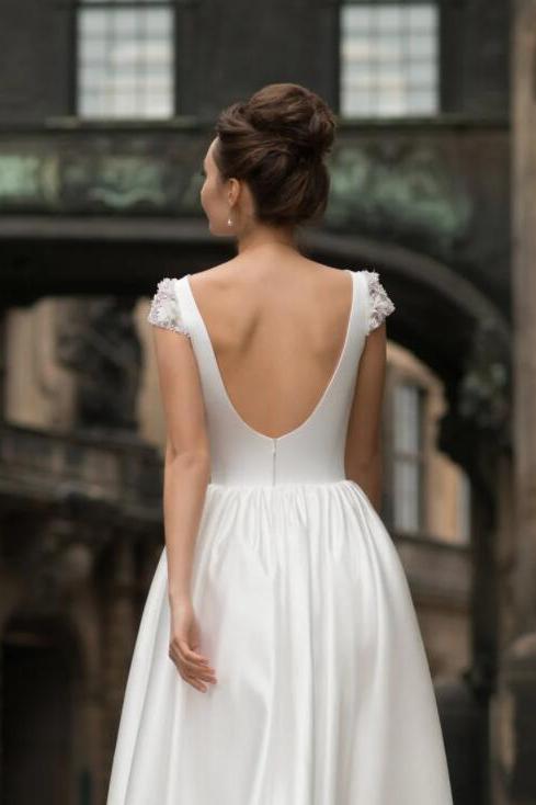 High neck White Knee-length Short Homecoming Dress for summer time