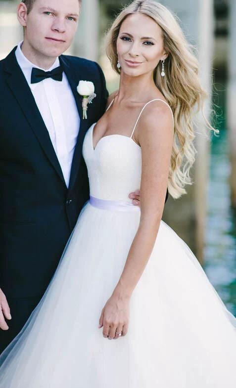 Ivory Tulle Destination Sweetheart Spaghetti Strap Wedding Dress (ZD16056)