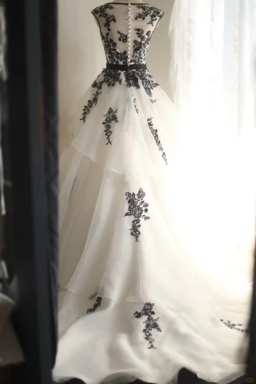 A Line White Wedding Dress With Black Applique J8730