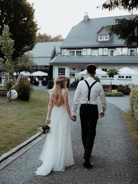 Lace Bodice Tulle Skirt Backless Bridal Gown Minimalist Wedding Dresses (ZD15319)