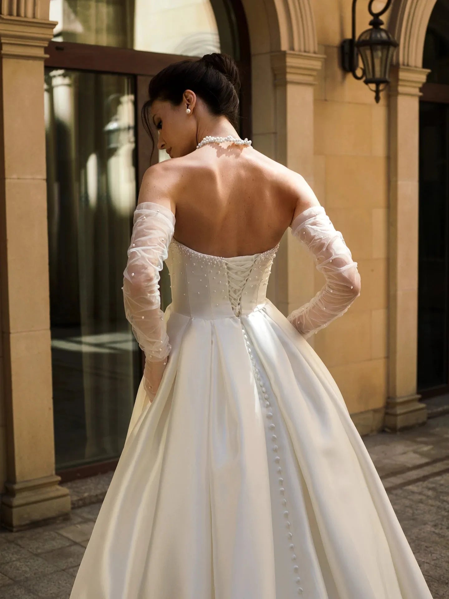 White A-Line Wedding Dresses Strapless Pearls Backless Satin Bridal Dress Formal Wedding Ball Prom Gowns Customized