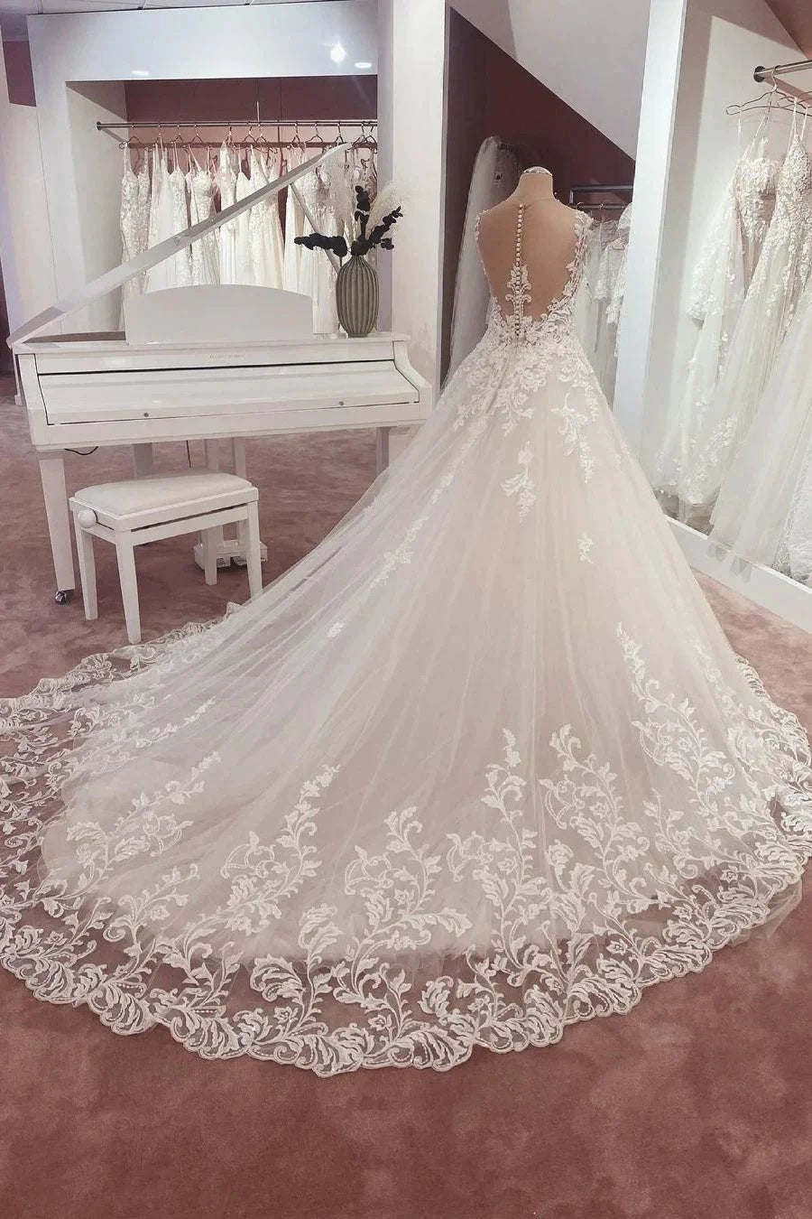 Long A-Line Appliques Lace Sweetheart Tulle Wedding Dress (ZD15215)