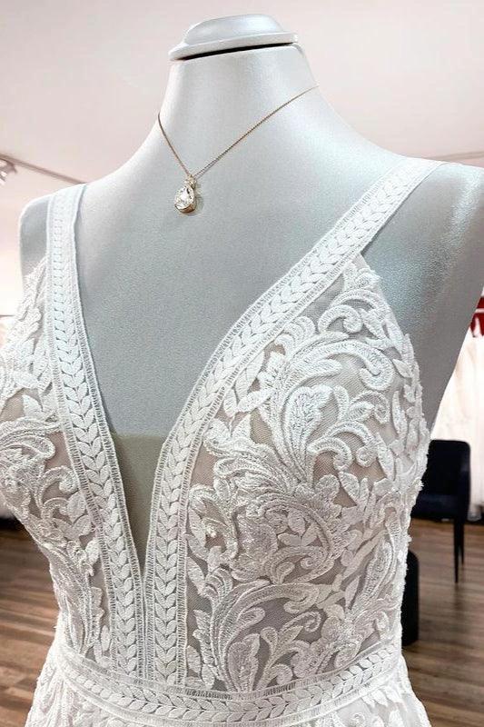 Long A-line Sleeveless Tulle Lace Appliques Open Back Wedding Dresses (ZD15262)