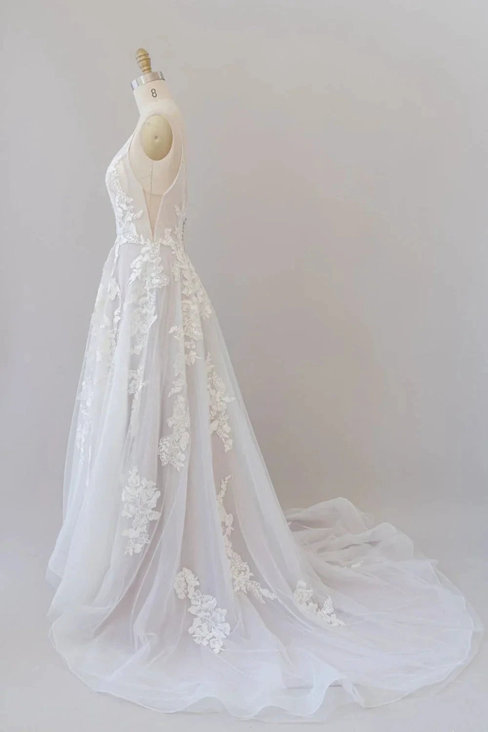 Long A-line Spaghetti Strap Lace Appliques Tulle Backless Wedding Dress (ZD14429)