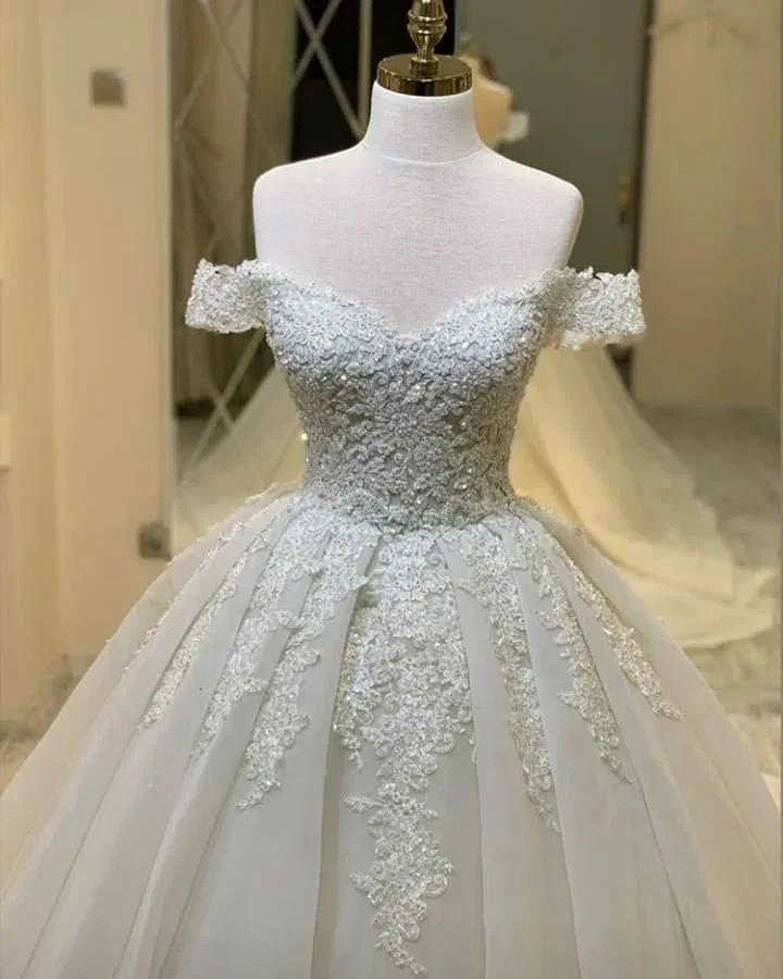 Long A-Line Sweetheart Off-the-Shoulder Appliques Lace Ruffles Wedding Dress (ZD15105)