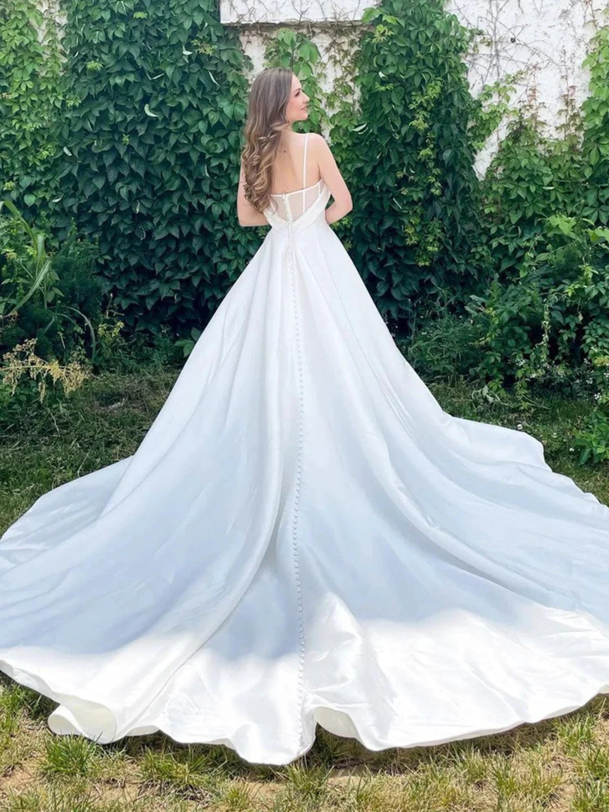 Long A-line Sweetheart Satin Wedding Dress Open Back Bridal Gowns with Pockets (ZD15775)