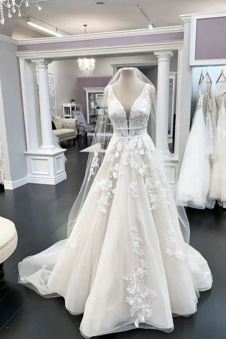 Long A-line V-neck Tulle Appliques Lace Wedding Dress (ZD15811)