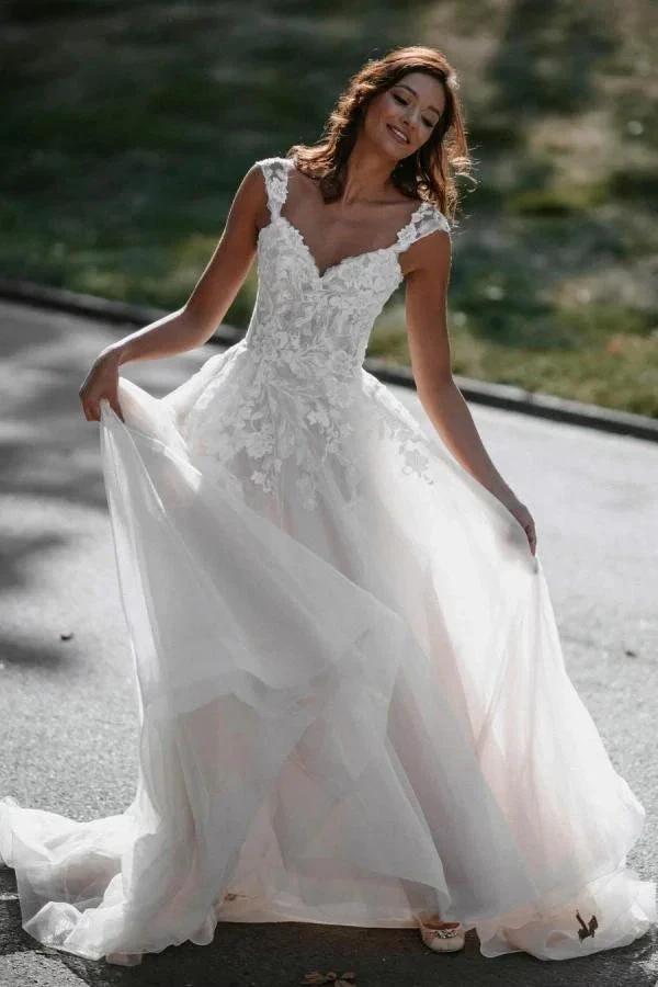 Long A-line V-neck Tulle Backless Lace Wedding Dress (ZD15153)
