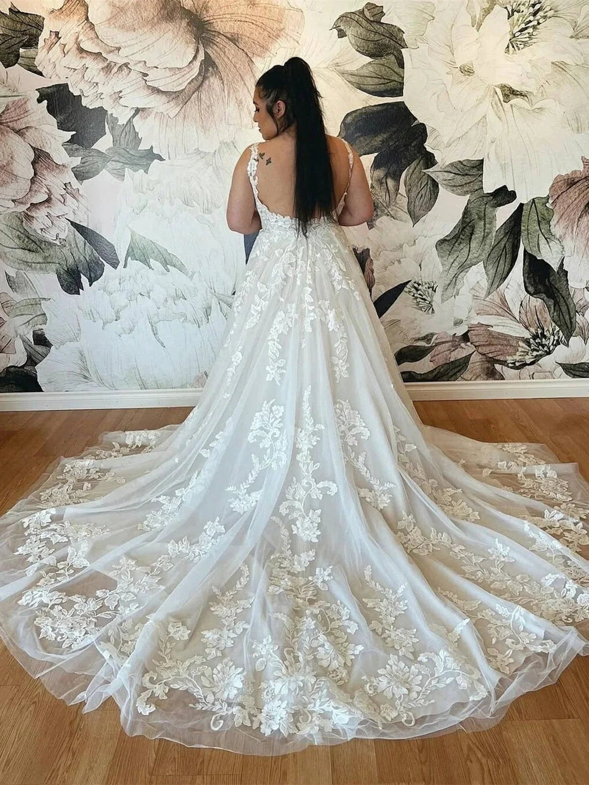 Long A-line V-neck Tulle Lace Open Back Wedding Dress White Bridal Gowns (ZD15773)