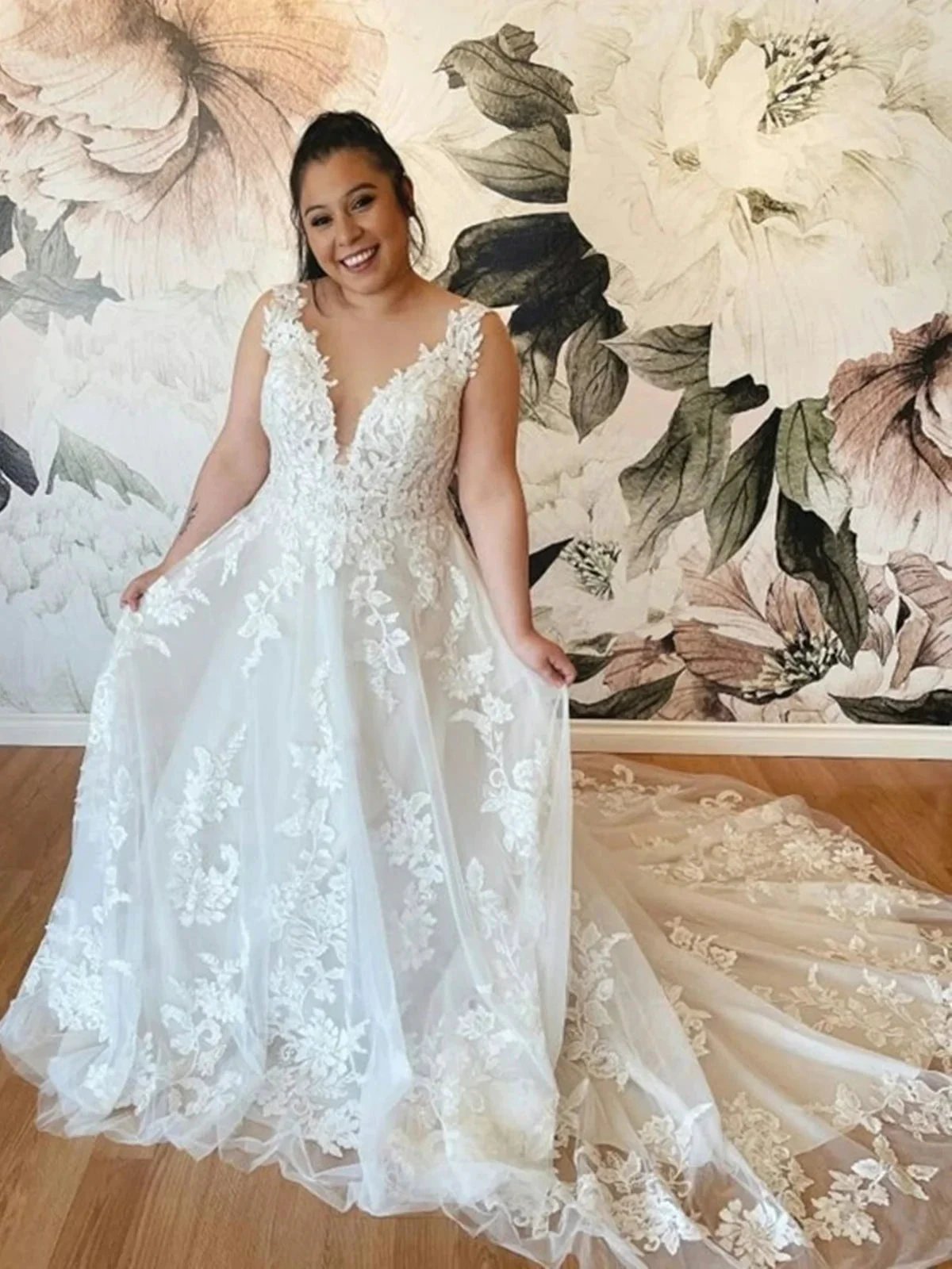 Long A-line V-neck Tulle Lace Open Back Wedding Dress White Bridal Gowns (ZD15773)
