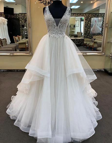 Long A-line V-neck Tulle Lace Wedding Dress (ZD15819)