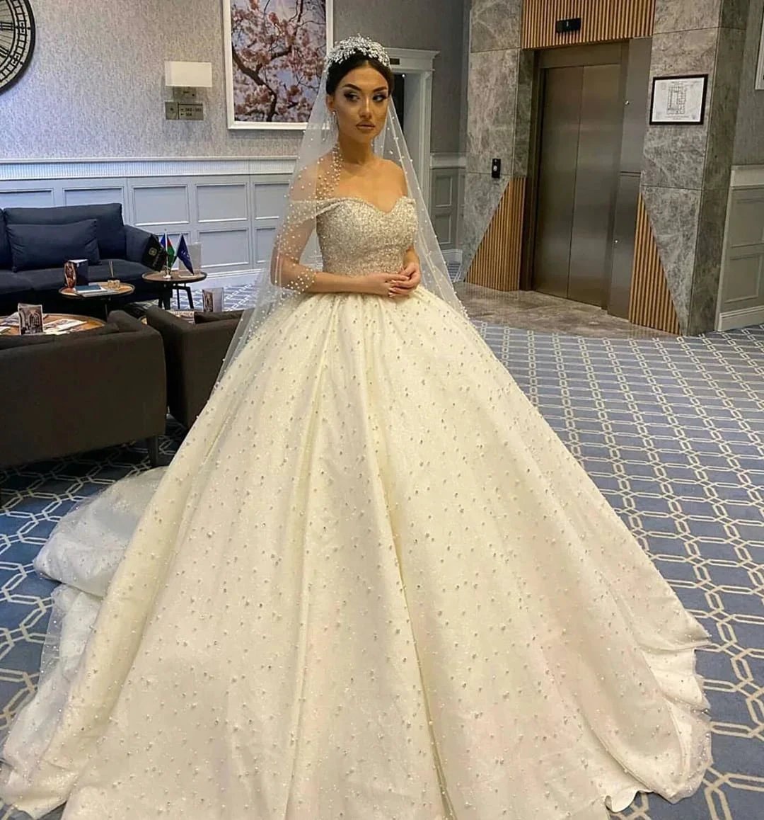 Long Ball Gown Sweetheart Off-the-Shoulder Backless Pearl Beading Ruffles Tulle Wedding Dress (ZD15110)