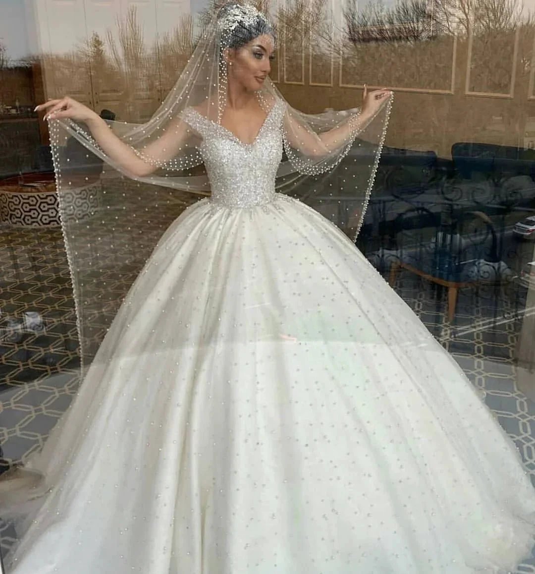 Long Ball Gown Sweetheart Off-the-Shoulder Backless Pearl Beading Ruffles Tulle Wedding Dress (ZD15110)