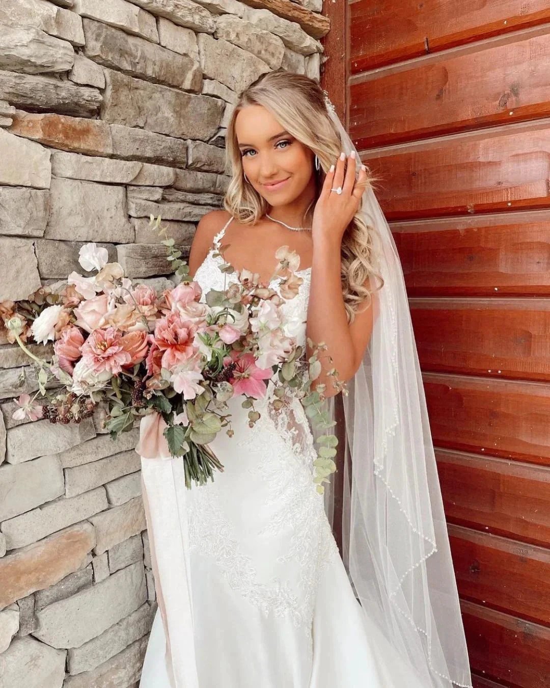 Long Mermaid V-neck Spaghetti Straps Appliques Lace Wedding Dress (ZD15068)
