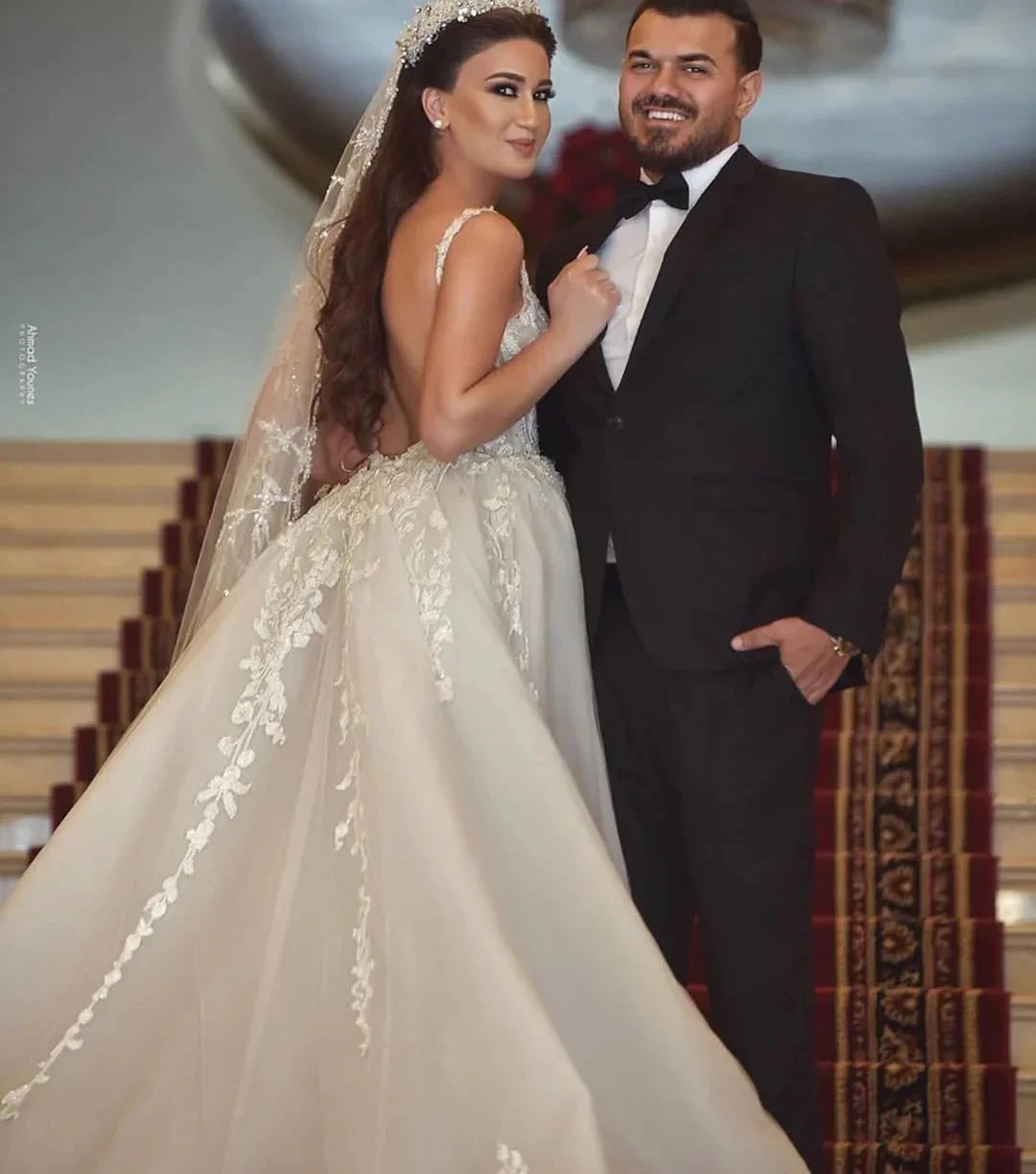 Long Mermaid V-neck Tulle Lace Wedding Dress with Detachable Train (ZD15146)
