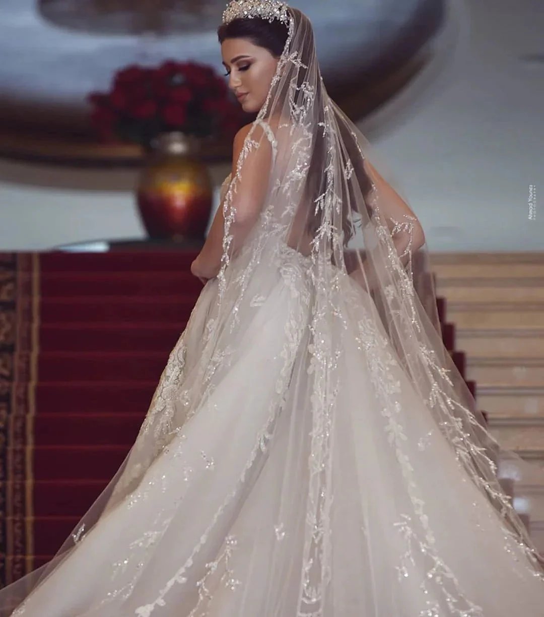 Long Mermaid V-neck Tulle Lace Wedding Dress with Detachable Train (ZD15146)