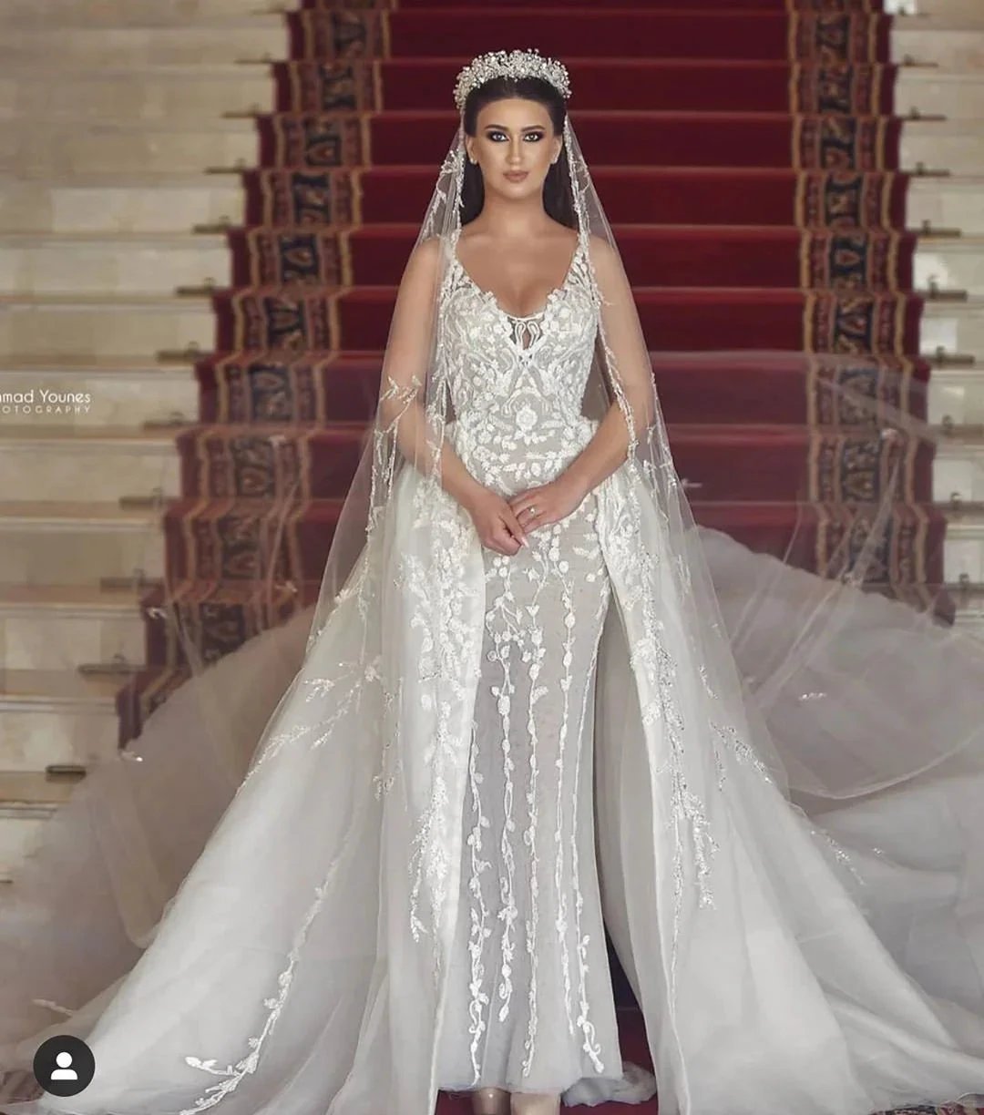 Long Mermaid V-neck Tulle Lace Wedding Dress with Detachable Train (ZD15146)