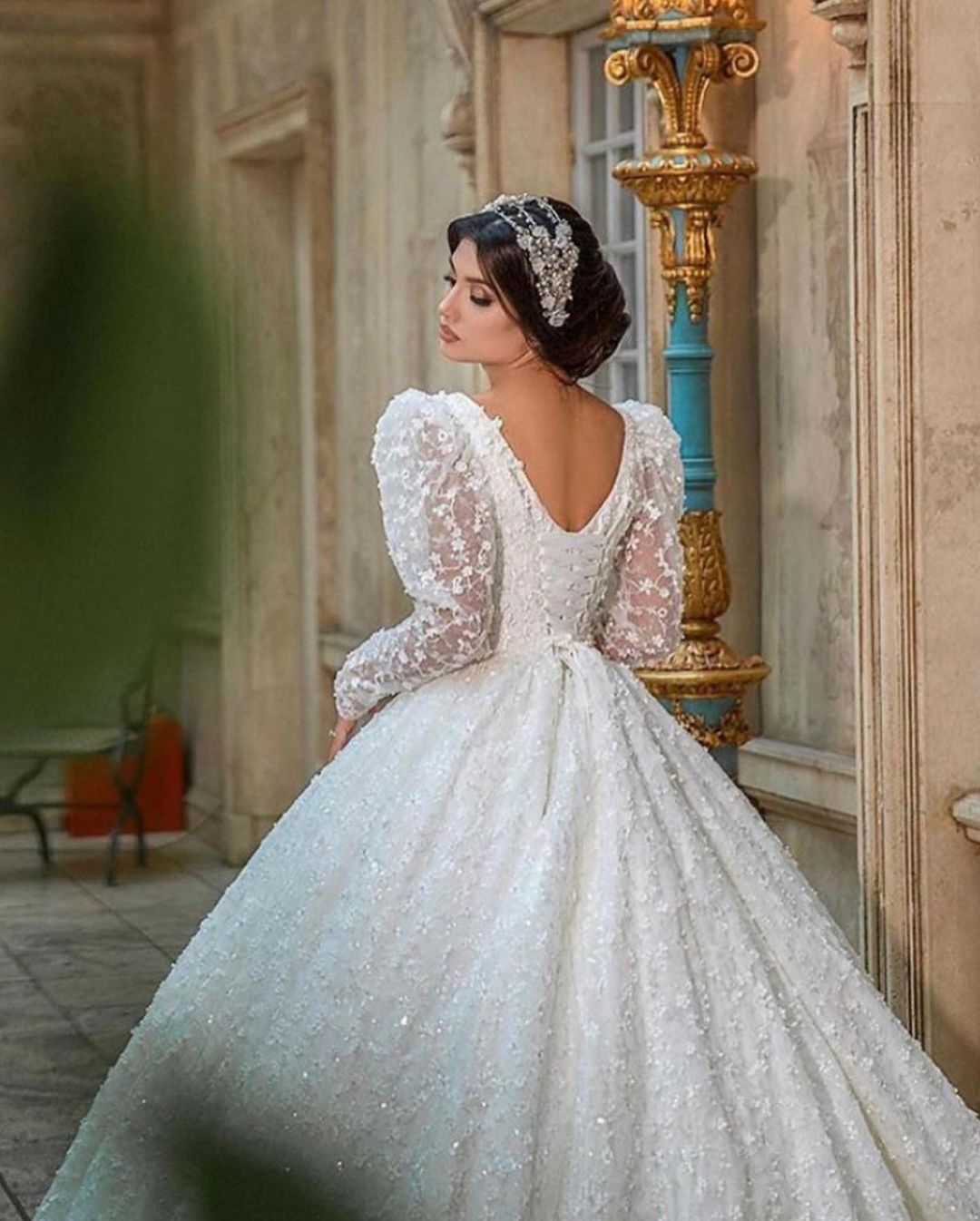Long Sleeves Ball Gown Wedding Dress Appliques V-Neck Bridal Gown (ZD17522) - View 6 | VelvetHem