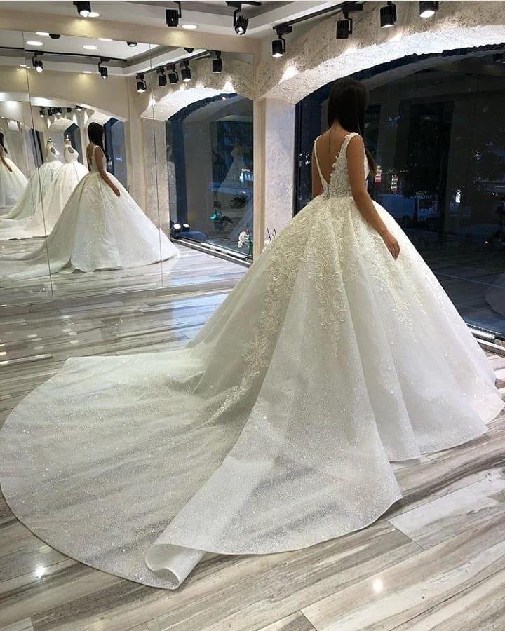 Long Sweetheart Backless Appliques Lace Sequins Ball Gown Wedding Dress (ZD15100)