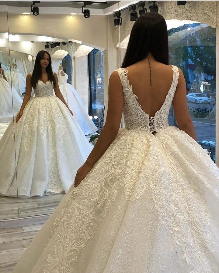 Long Sweetheart Backless Appliques Lace Sequins Ball Gown Wedding Dress (ZD15100)