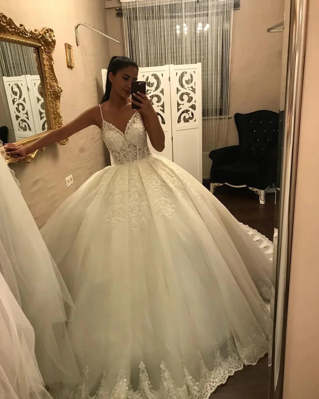 Long V-neck Spaghetti Straps Appliques Lace Tulle Ball Gown Wedding Dress (ZD15075)