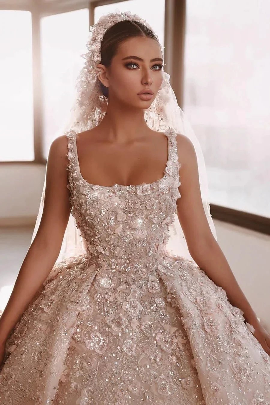 Luxurious A-line Appliques Princess Wedding Dresses With Detachable Train (ZD14648)