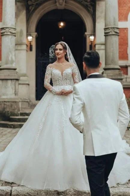 Luxurious Long White Scoop Neck A-line Tulle Lace Wedding Dress with Long Sleeves (ZD16625)