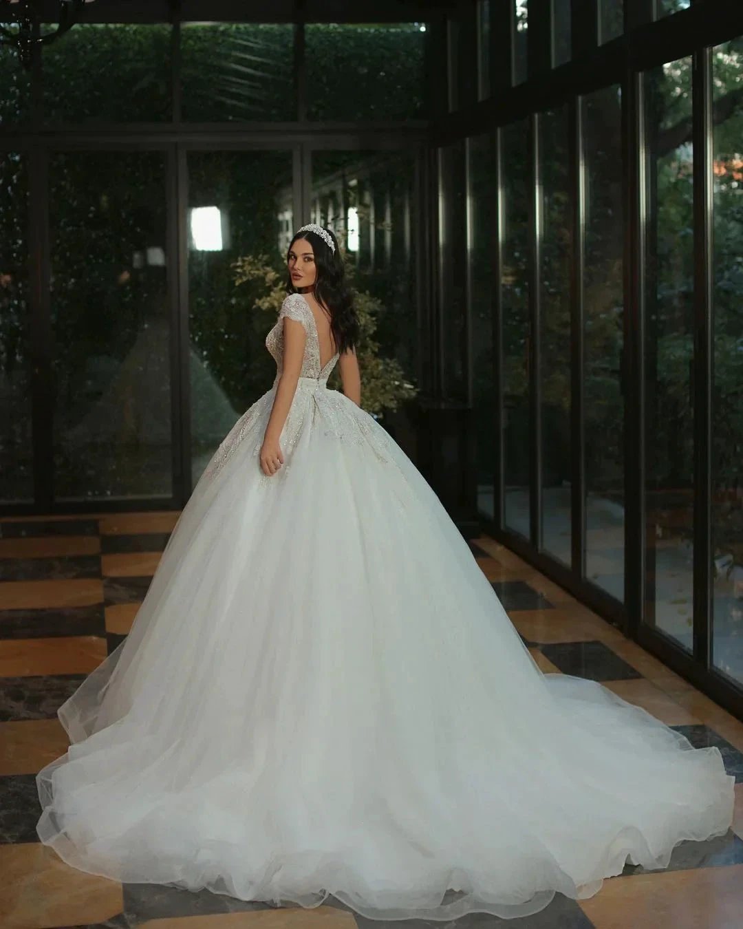 Luxury Long A-line V-neck Beads Tulle Glitter Wedding Dress with Cap Sleeves (ZD15036)