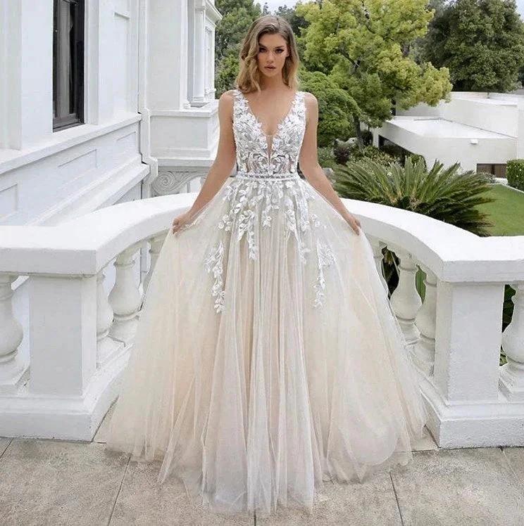Luxury Long A-line V-neck Tulle Sleeveless Backless Wedding Dress with Lace (ZD15120)