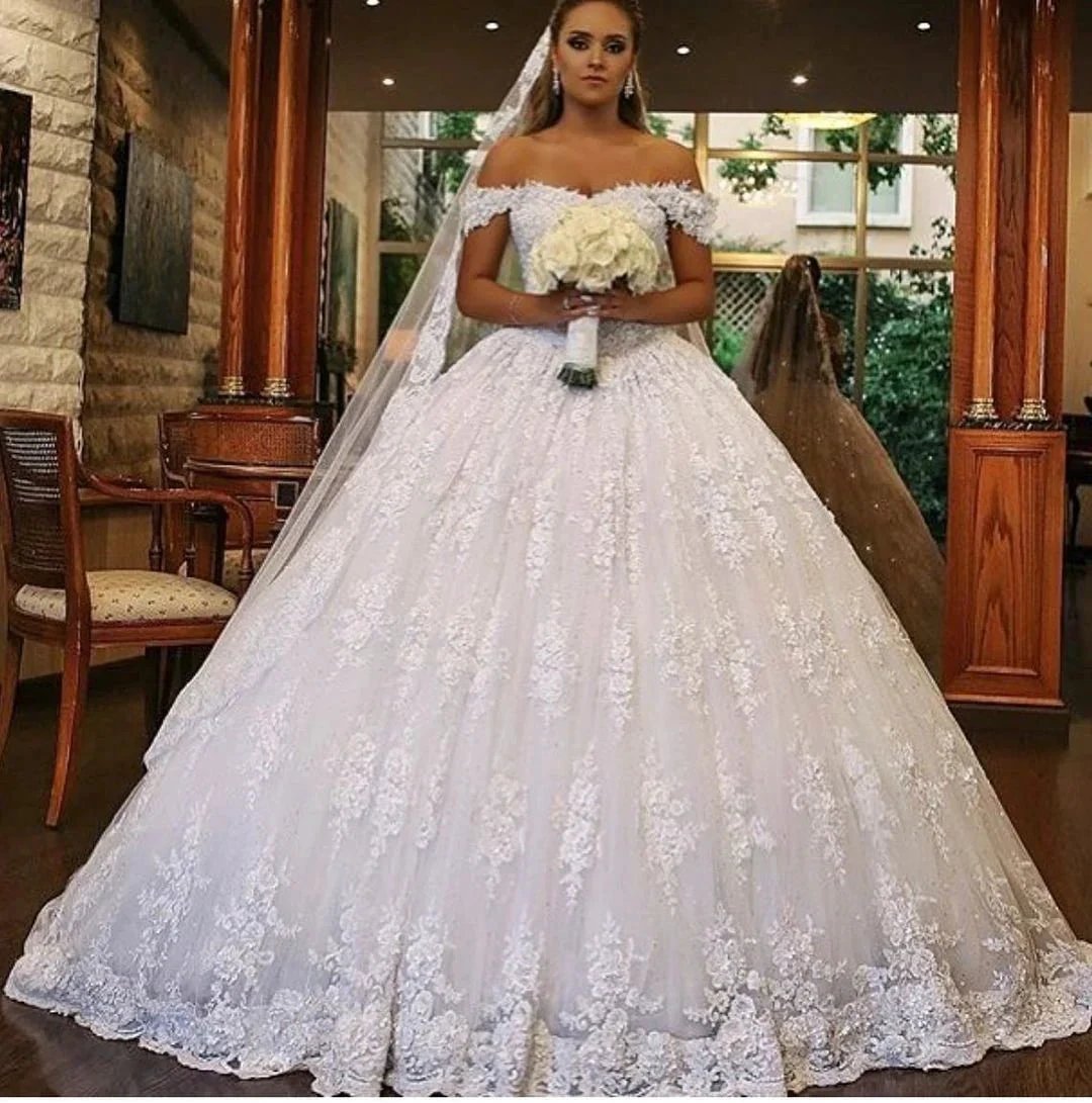 Luxury Long Ball Gown Off-the-shoulder Lace Wedding Dress with Catheral Train (ZD15060)