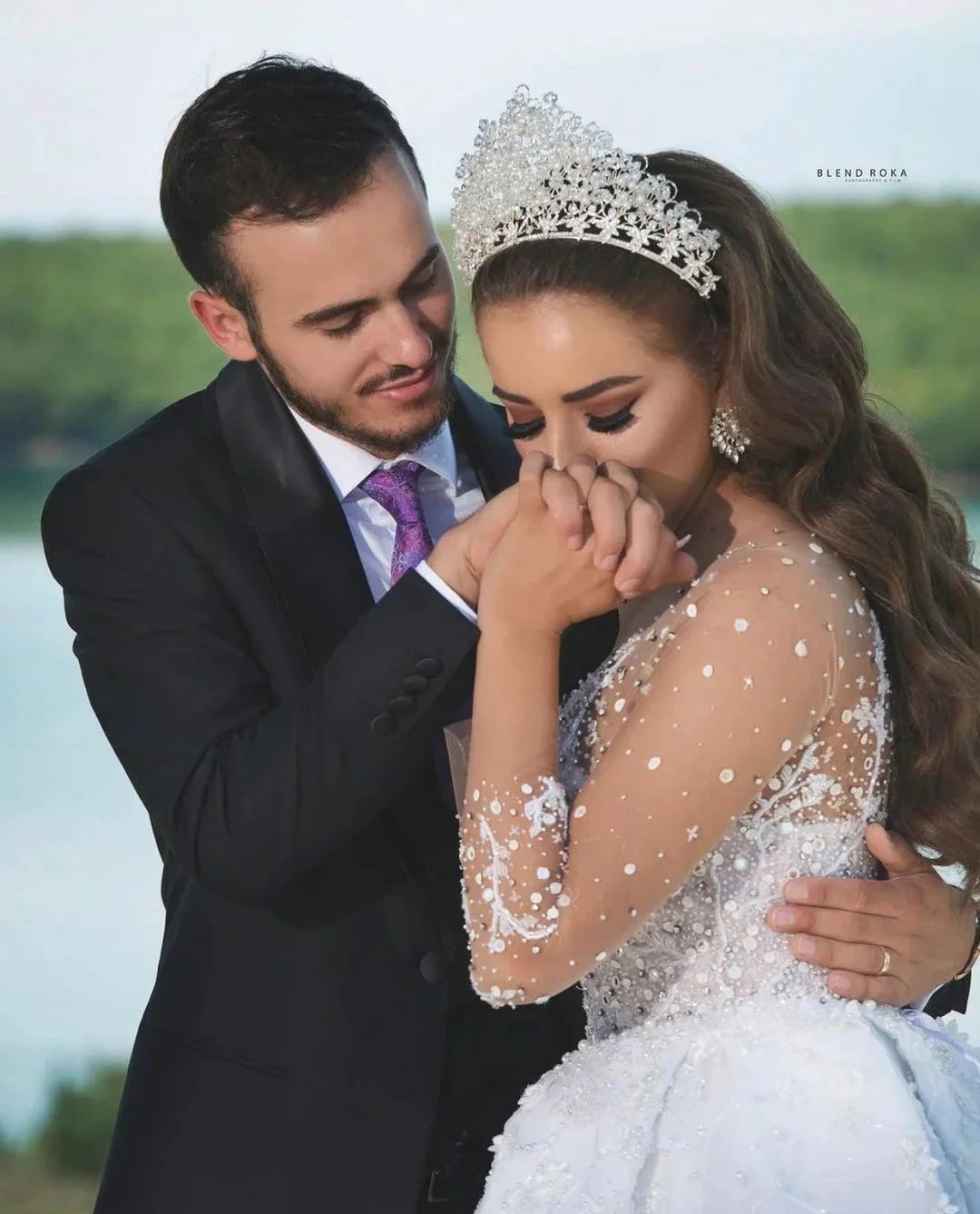 Luxury Long Ball Gown Sweeteart Beads Glitter Wedding Dress with Sleeves (ZD15024)