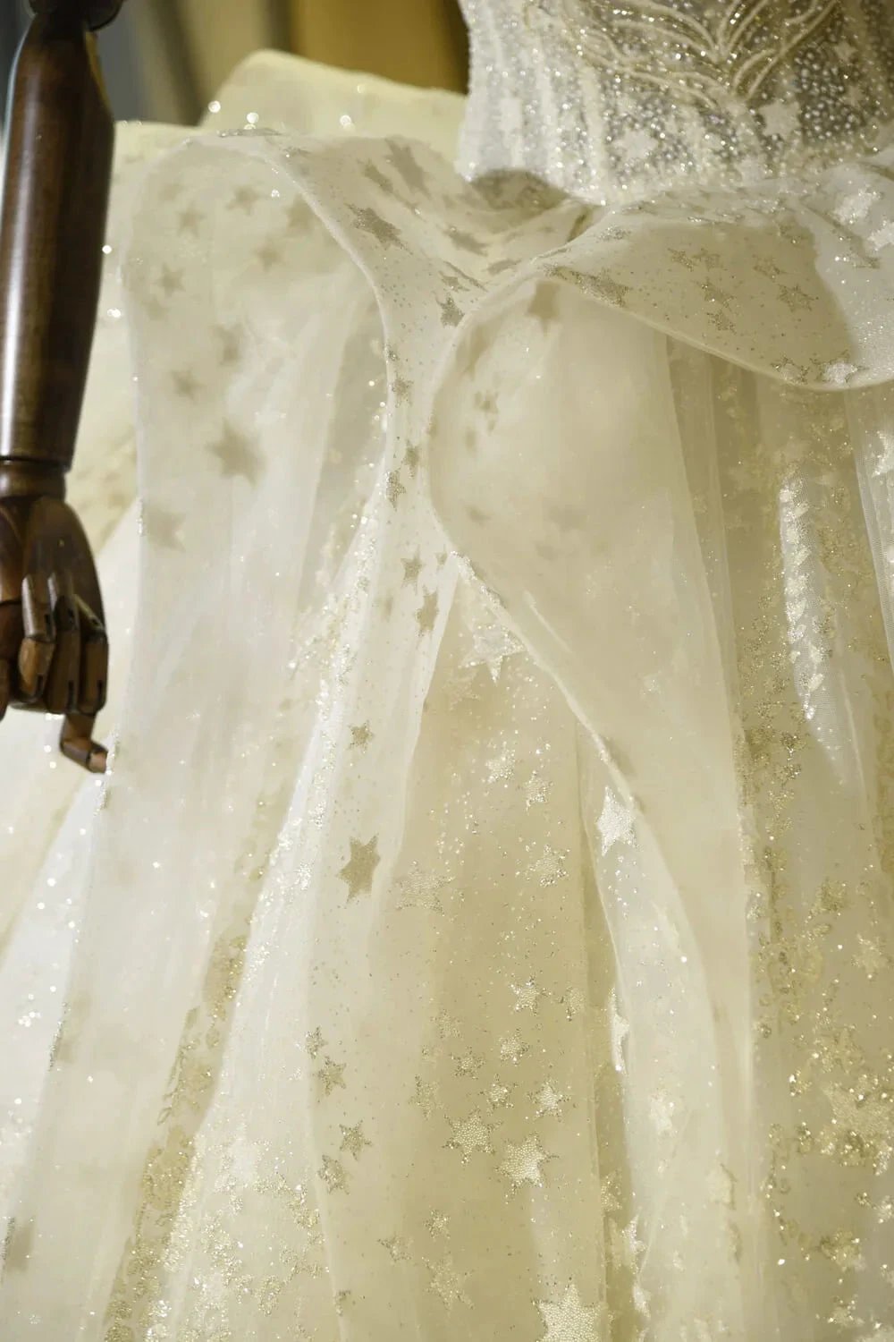 Luxury Sweetheart Lace-up Tulle Ball Gown Wedding Dress with Ruffles (ZD13901) - View 6 | VelvetHem