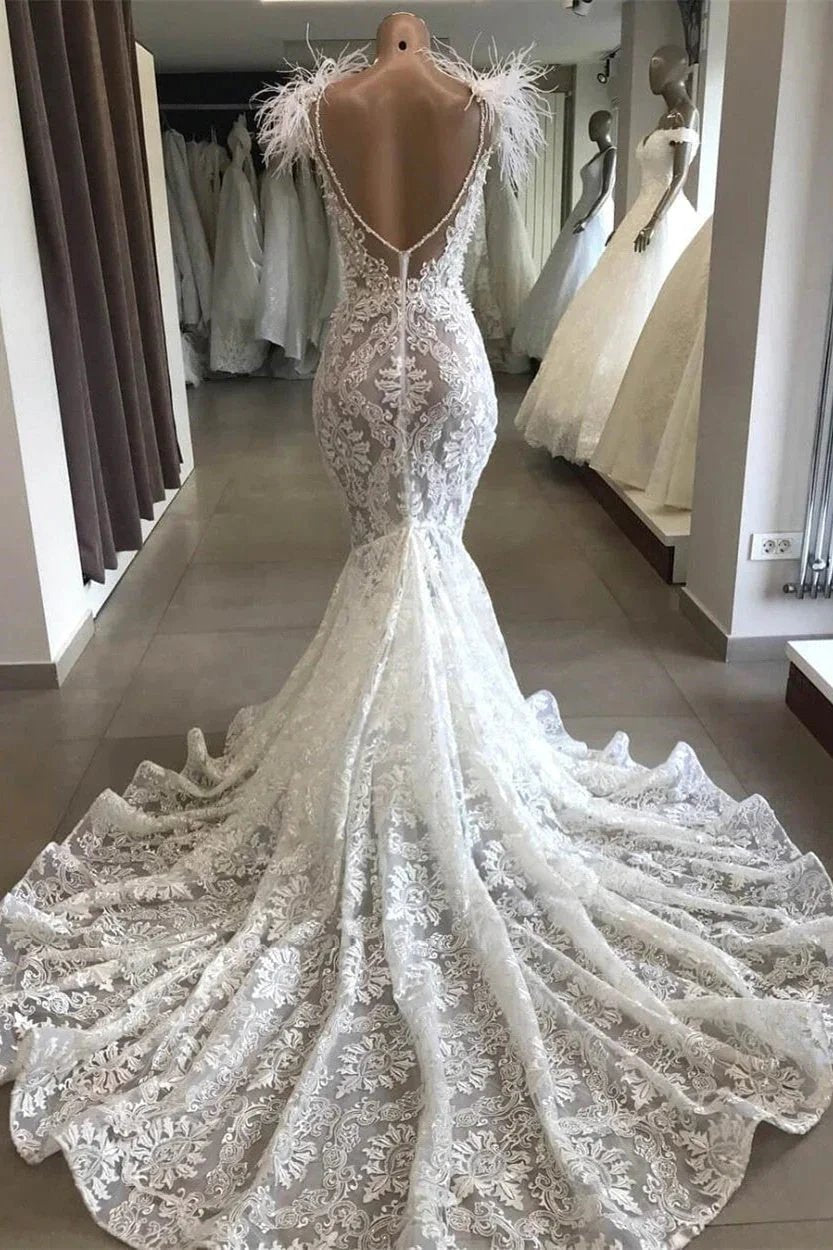 Luxury White Hollow Sweetheart Open Back Lace Long Wedding Dress with Fur Neckline (ZD13898)