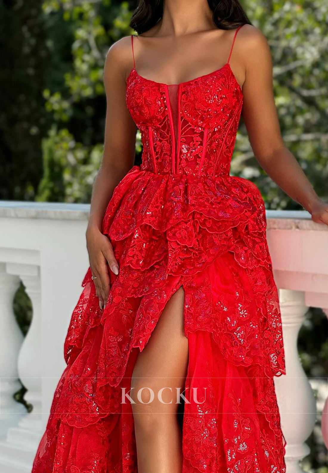 Sparkly Spaghetti Straps Scoop Neck A-Line Tiered Lace Ball Gowns with Appliquess Party Dress