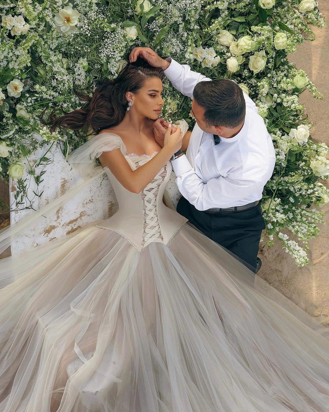 Modern Long A-line Off-the-shoulder Sleeveless Tulle Corset Wedding Dress (ZD14808)
