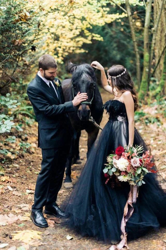 Modest Long A-line Princess Strapless Tulle Black Wedding Dress with Appliques Lace (ZD15124)
