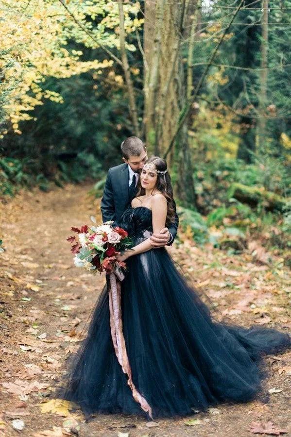 Modest Long A-line Princess Strapless Tulle Black Wedding Dress with Appliques Lace (ZD15124)