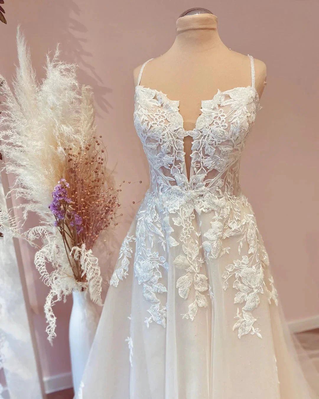 Modest Long A-line Spaghetti Straps Tulle Wedding Dress with Appliques Lace (ZD15161)