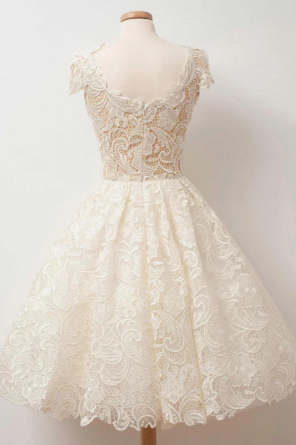 A-line Scoop Lace Short Prom Dresses Cap Sleeves Homecoming Dresses (ZD11584)