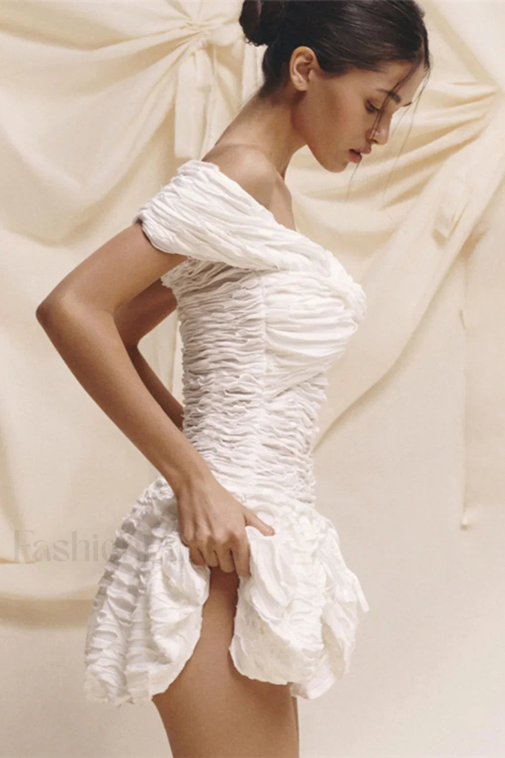 Relaxed Off Shoulder Backless Dress for Modern Fashion Wear