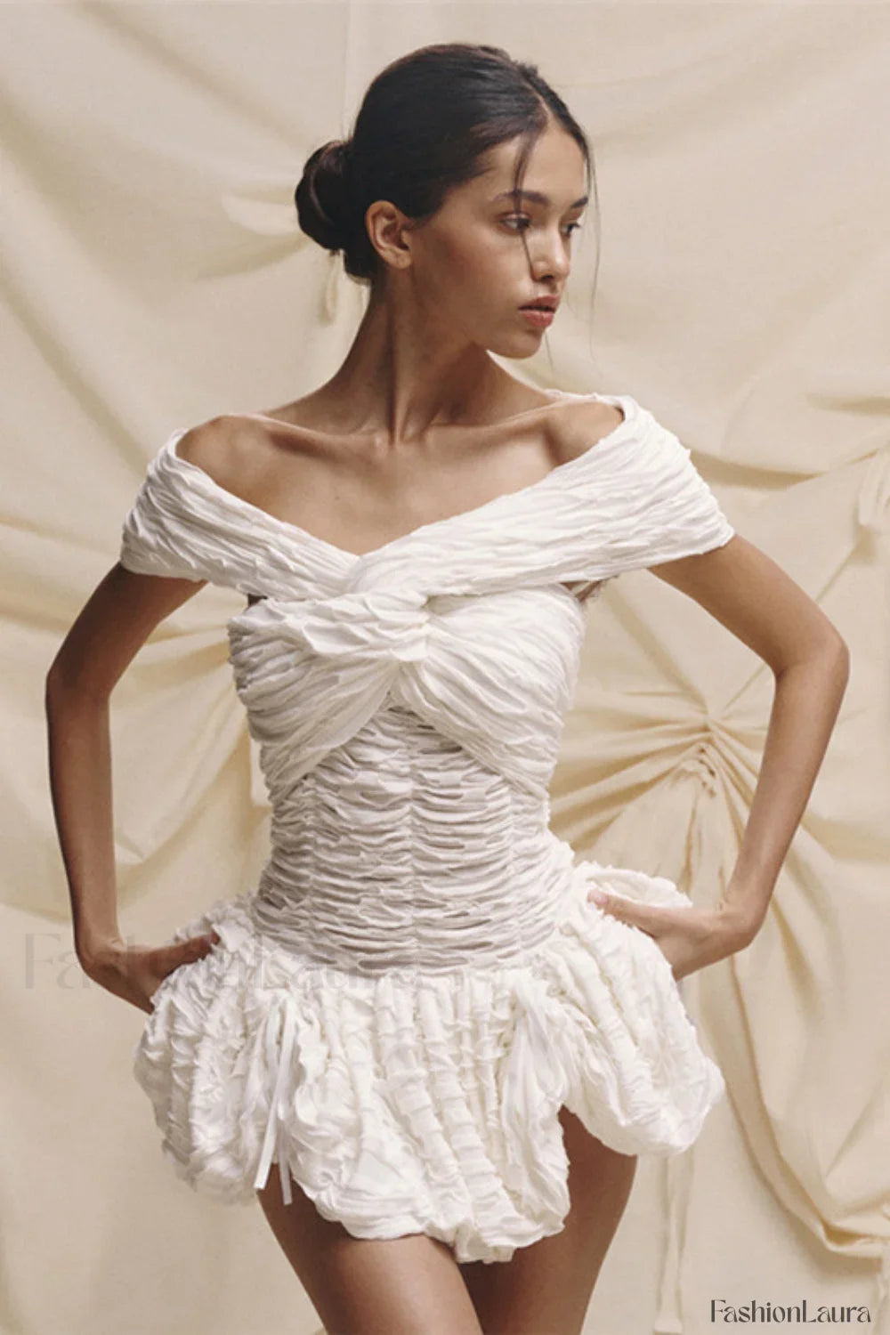 Relaxed Off Shoulder Backless Dress for Modern Fashion Wear
