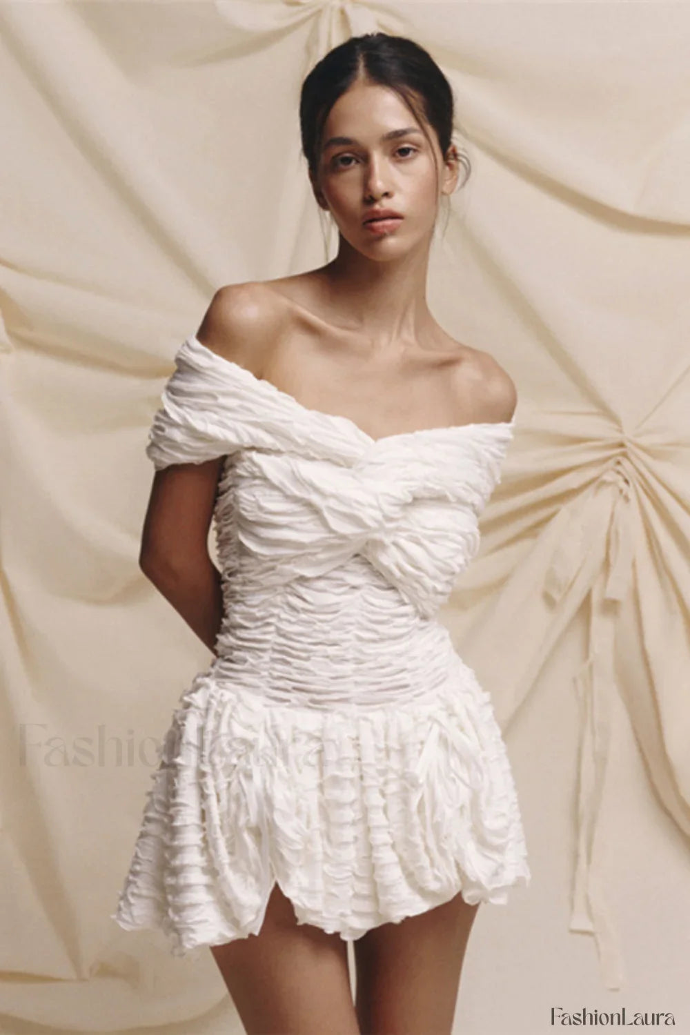 Relaxed Off Shoulder Backless Dress for Modern Fashion Wear